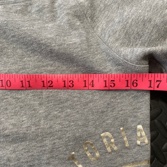 Victoria secret sweater - Picture 5 of 5